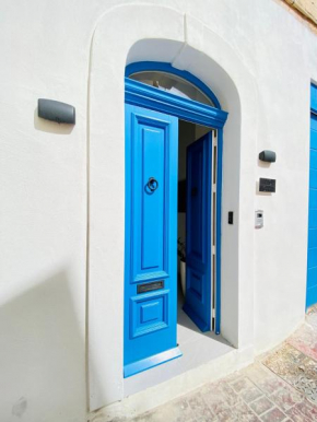 Centrally located unique 2-bed apt & 2.5 bathrooms